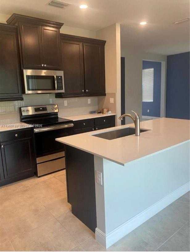 1120 Veleiros Blvd #0 - Photo 4 of 18