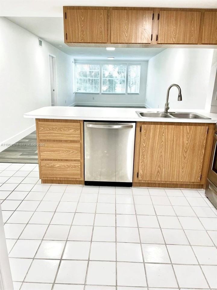 1005 Palm Beach Trace Dr #1005 - Photo 3 of 9