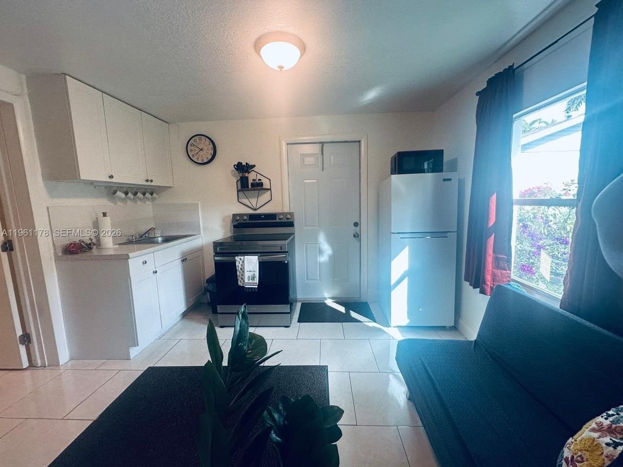 1533 Sw 29th Ave #1 - Photo 2 of 18