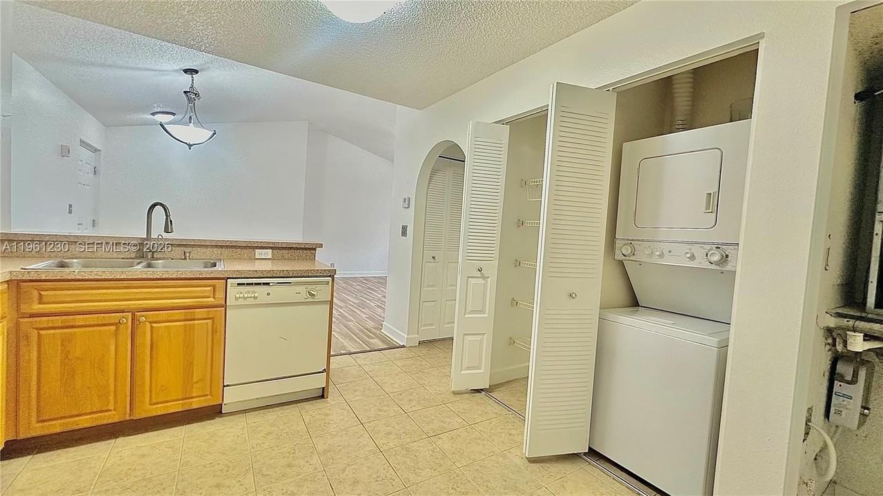 10135 W Sunrise Blvd #304 - Photo 6 of 41