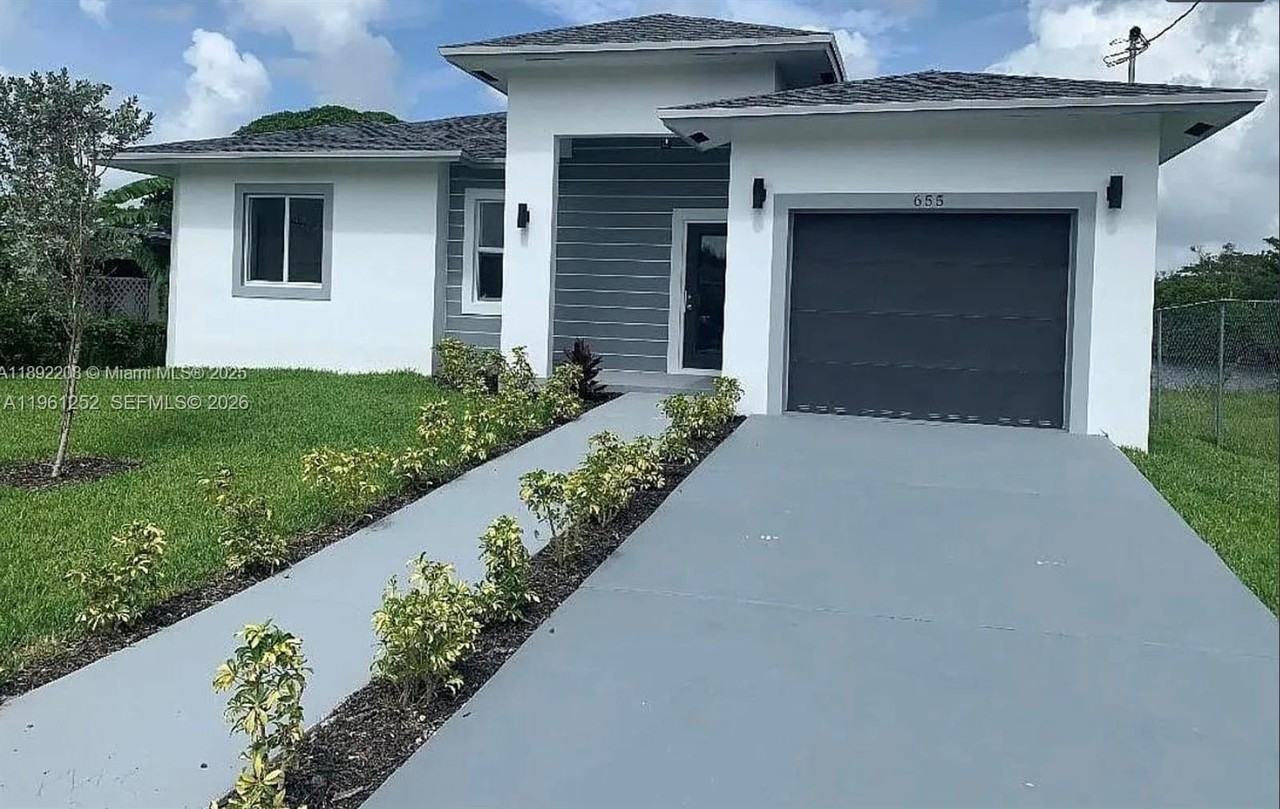 655 Nw 24th Ave #0 - Photo 2 of 15