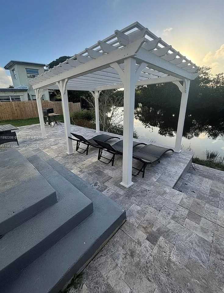 655 Nw 24th Ave #0 - Photo 3 of 15