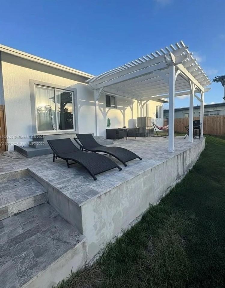 655 Nw 24th Ave #0 - Photo 4 of 15