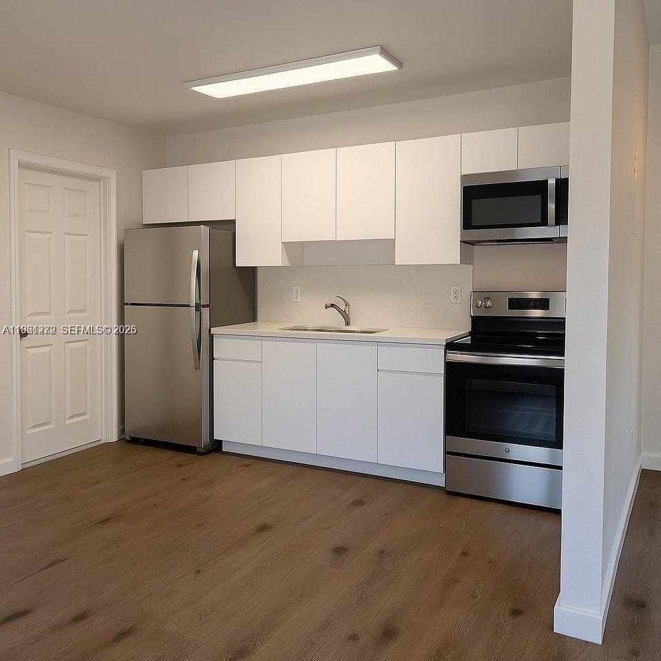 3021 Nw 17th St #3021 - Photo 3 of 6