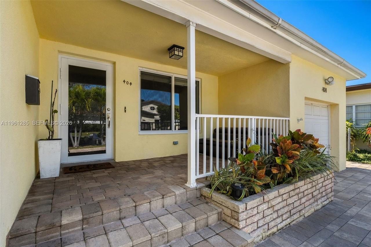 404 N Shore Dr - Photo 2 of 27