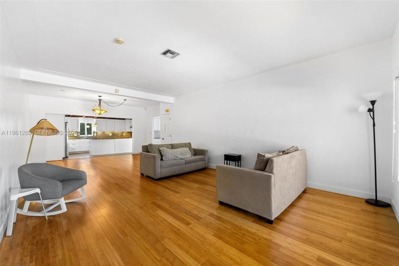 404 N Shore Dr - Photo 3 of 27