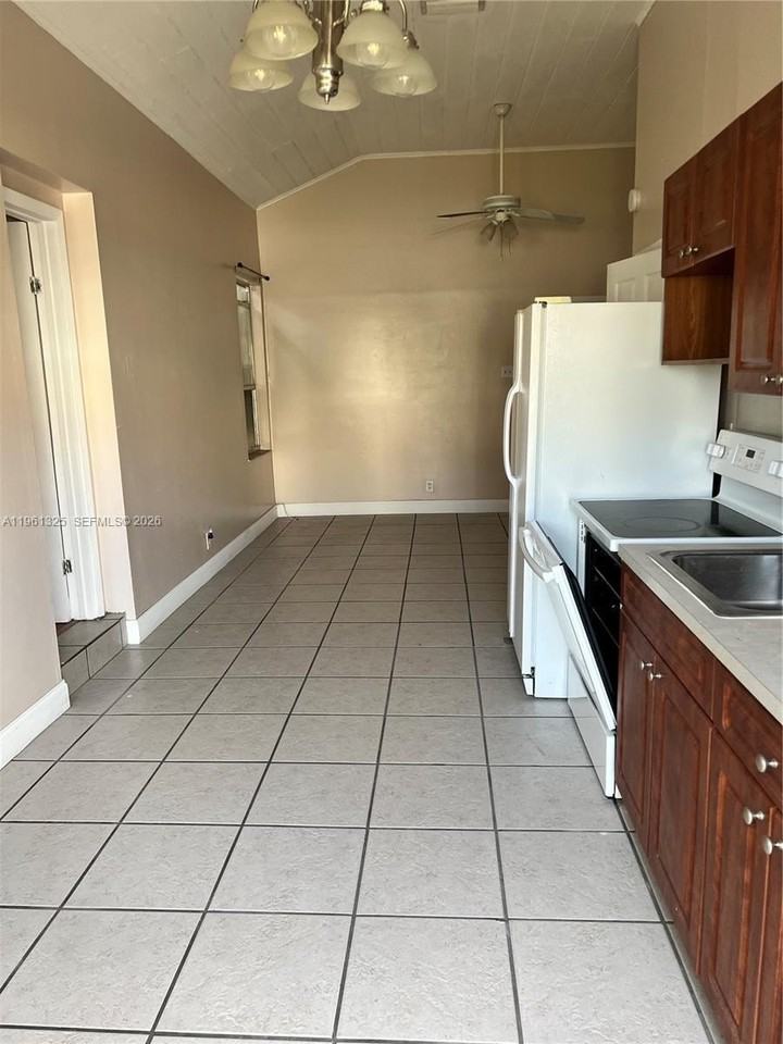 410 N 58th Ave #410N - Photo 4 of 9