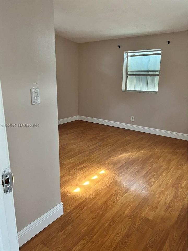 410 N 58th Ave #410N - Photo 5 of 9