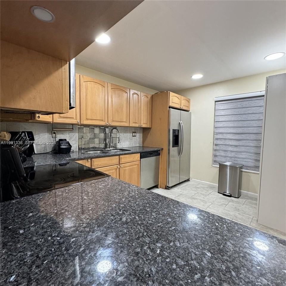 4028 Sw 67th Ter #3 - Photo 3 of 24