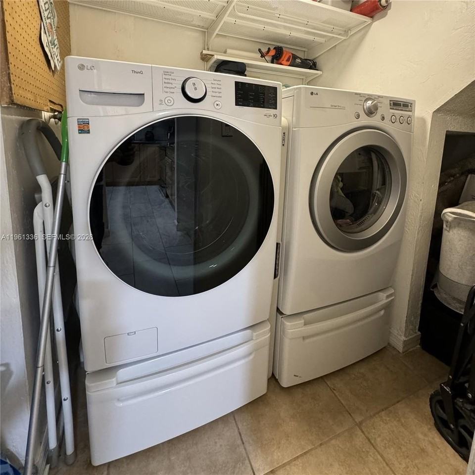 4028 Sw 67th Ter #3 - Photo 4 of 24