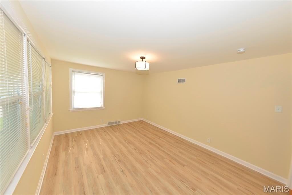 1005 Hawthorn Ave - Photo 6 of 40