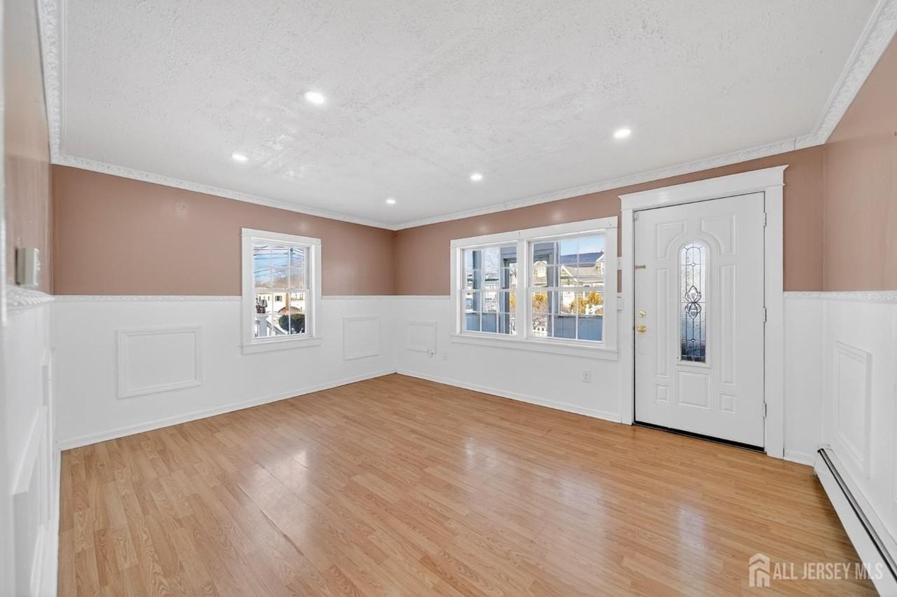 114 Larch St - Photo 3 of 22