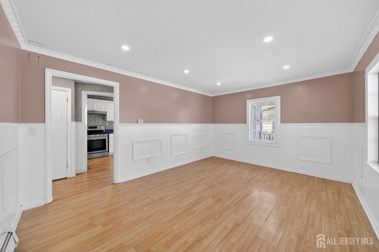 114 Larch St - Photo 4 of 22