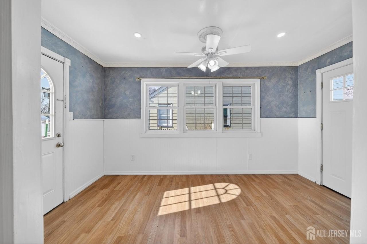 114 Larch St - Photo 7 of 22