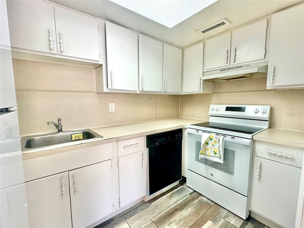 2517 Caper Ln #207 - Photo 5 of 19