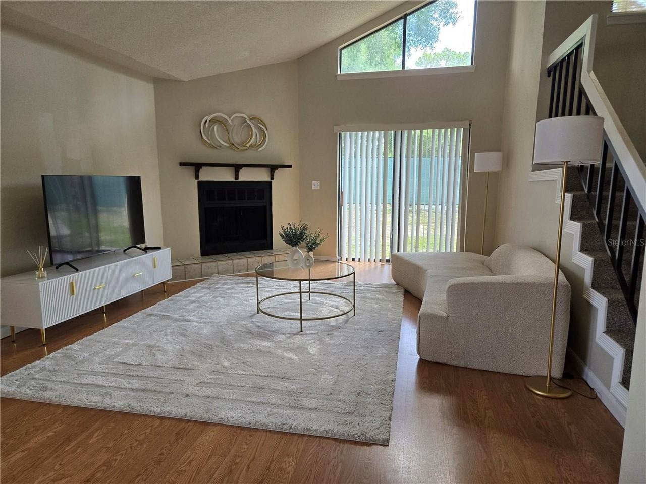 422 S Netherwood Cres - Photo 2 of 10