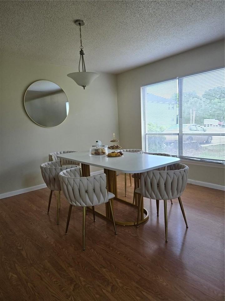 422 S Netherwood Cres - Photo 3 of 10