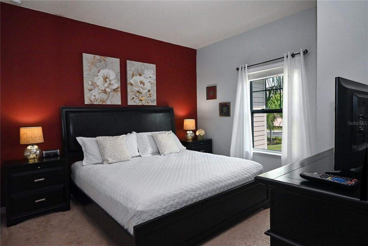 3226 Wish Ave - Photo 4 of 19