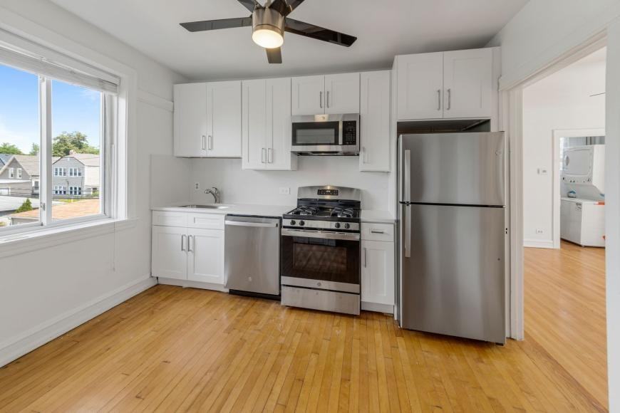 3048 W Cornelia Ave - Photo 2 of 10