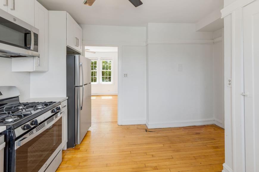 3048 W Cornelia Ave - Photo 3 of 10