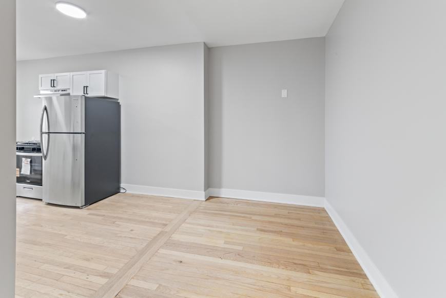 7379 N Damen Ave - Photo 4 of 9