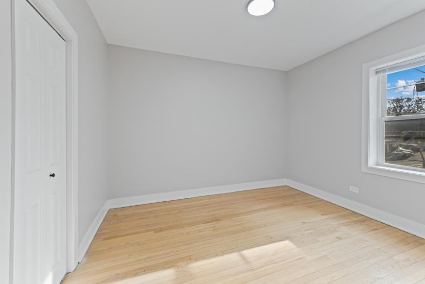 7379 N Damen Ave - Photo 7 of 9