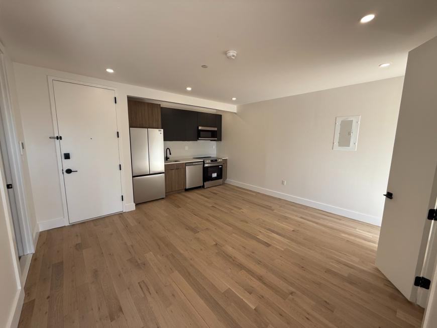 96 Moore St - Photo 3 of 10