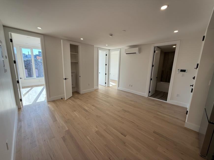 96 Moore St - Photo 4 of 10