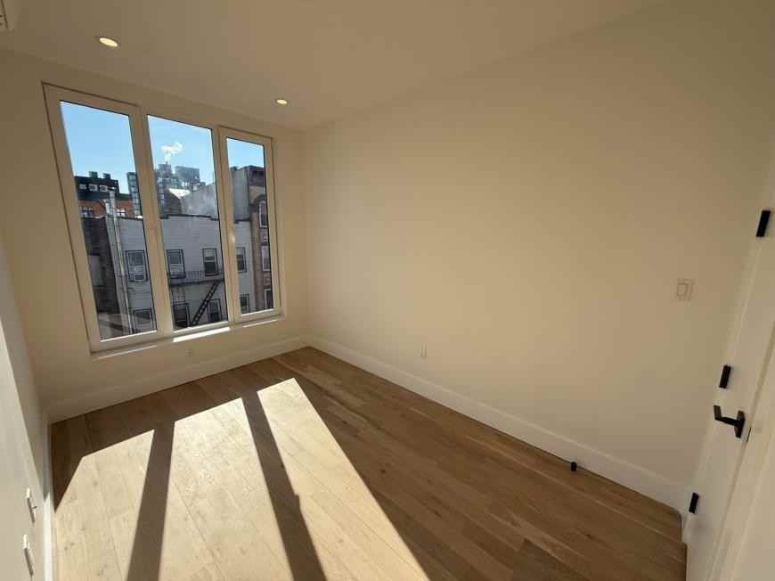 96 Moore St - Photo 5 of 10