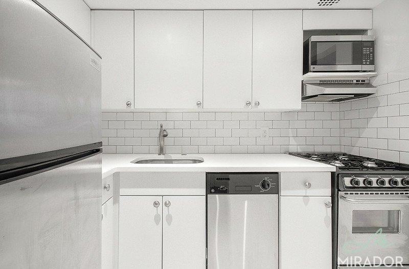 27 W 16th St - Photo 3 of 10