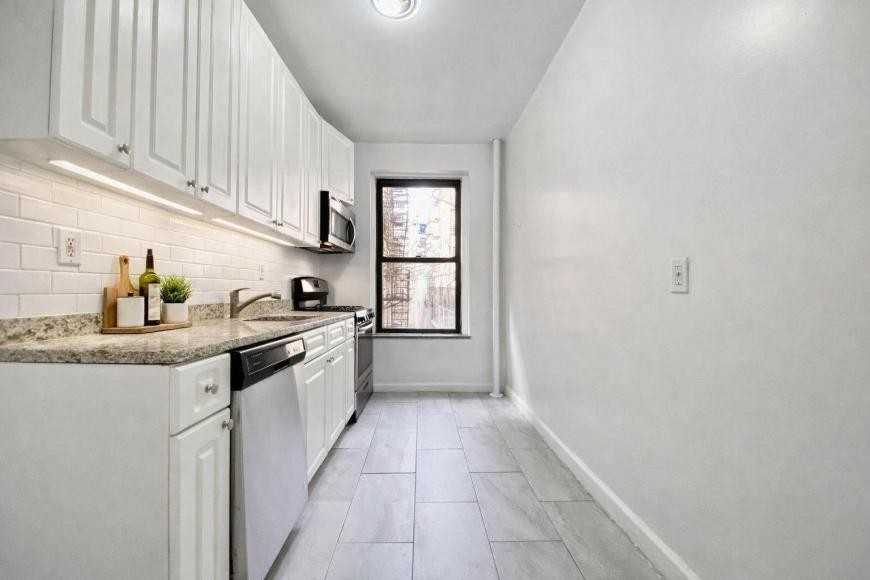 44 Bennett Ave - Photo 6 of 8