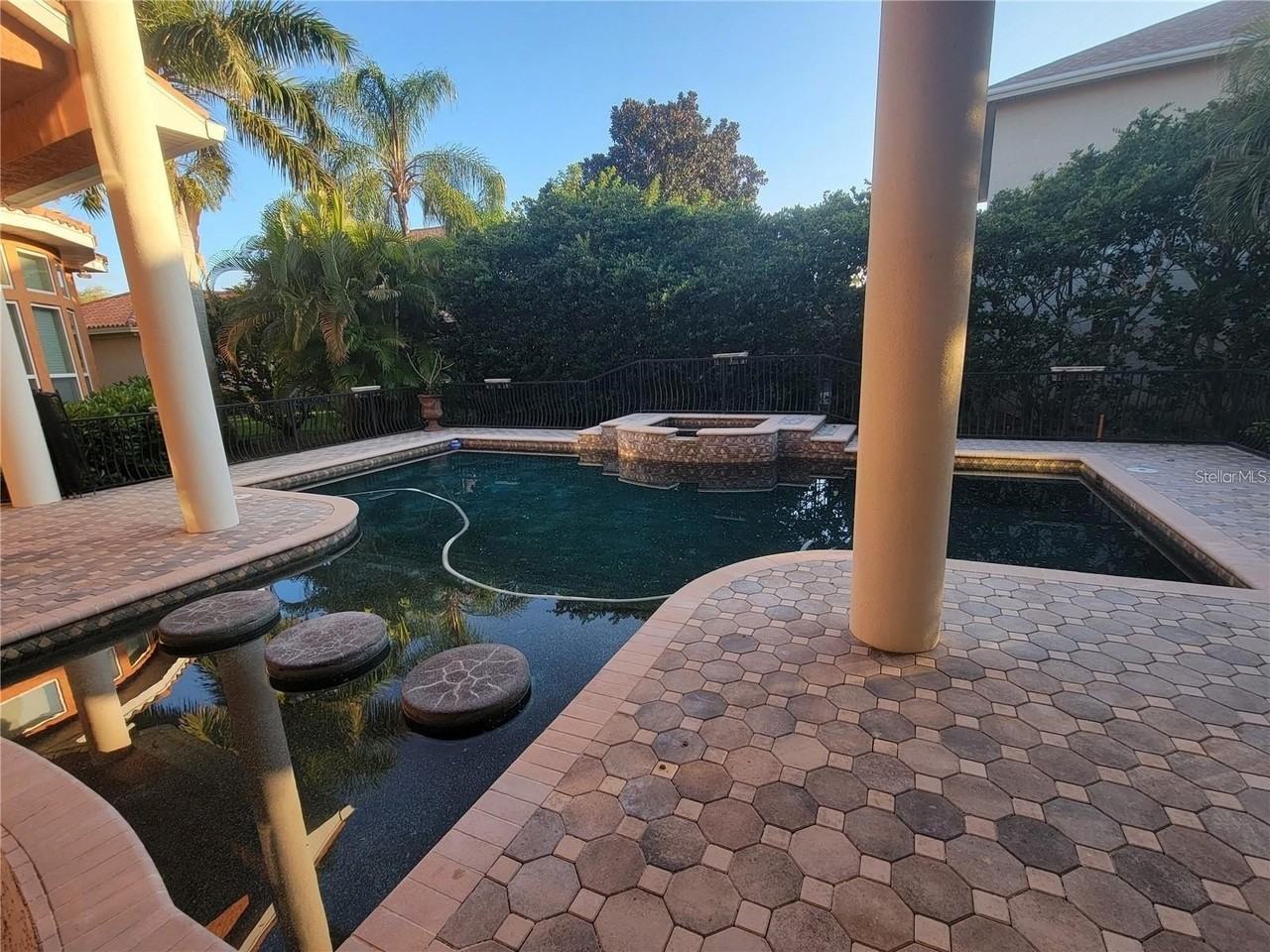 10209 Thurston Groves Blvd - Photo 7 of 50