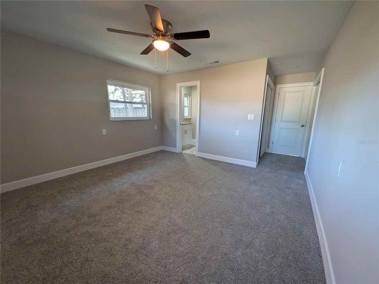 5523 Venetian Blvd Ne - Photo 4 of 30