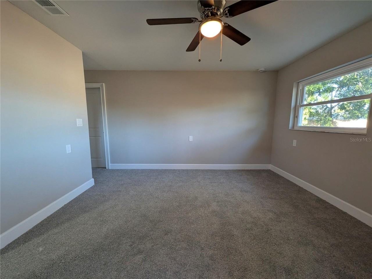 5523 Venetian Blvd Ne - Photo 7 of 30