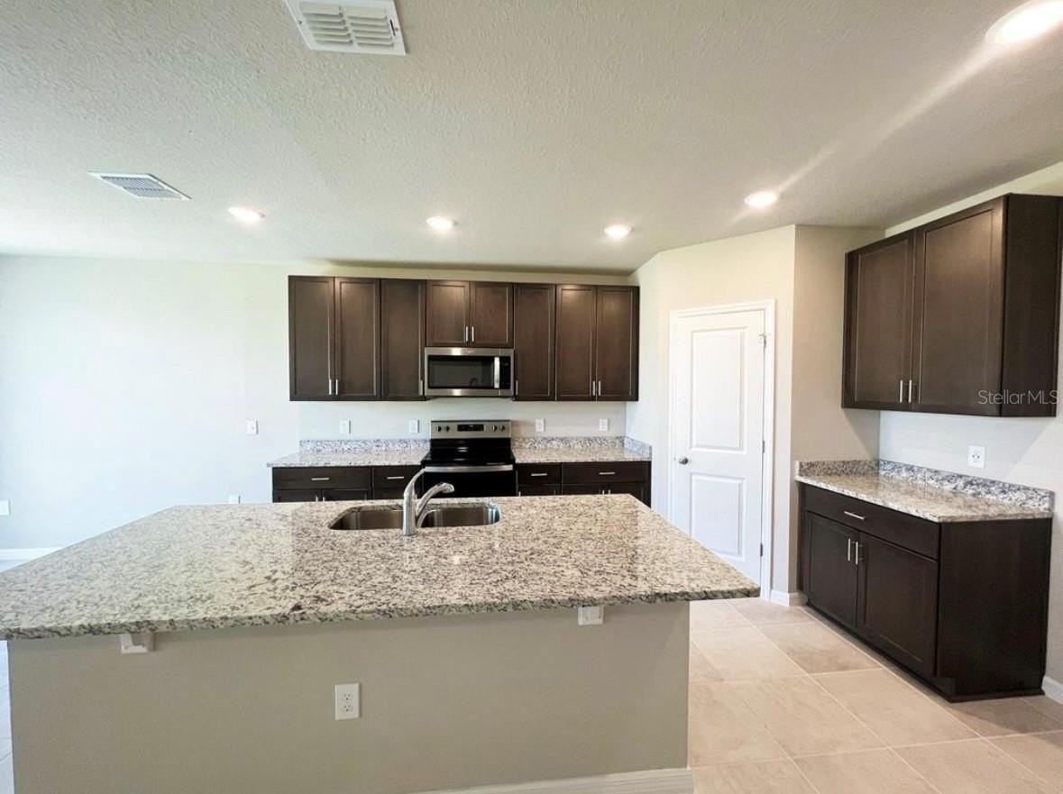 1292 Oak Valley Dr - Photo 4 of 20