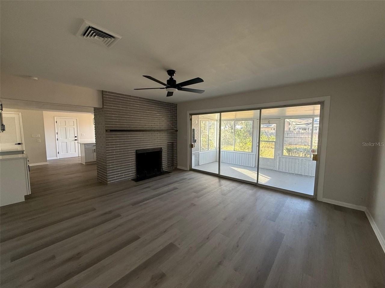 722 W Russell Dr - Photo 2 of 8