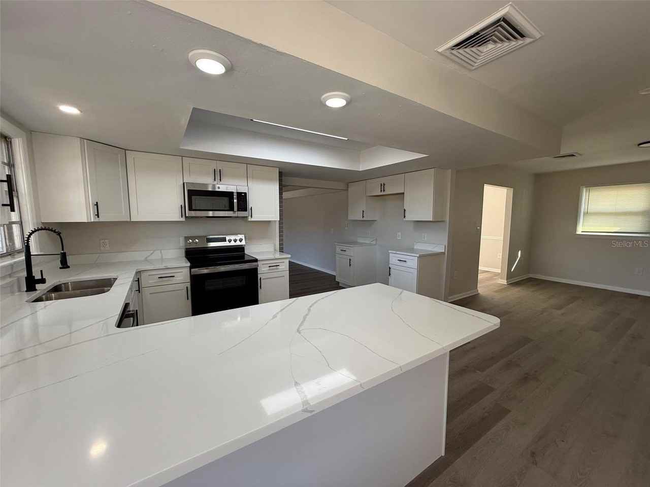 722 W Russell Dr - Photo 4 of 8