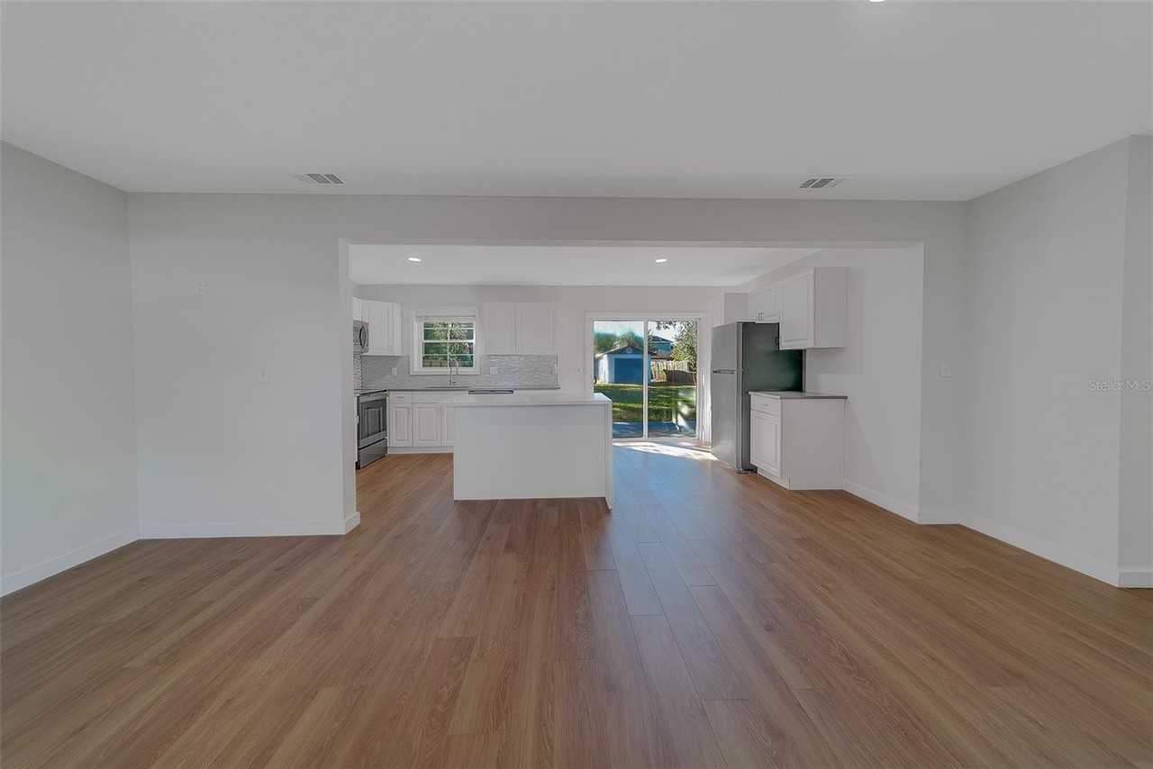 4418 W Prescott St - Photo 4 of 42