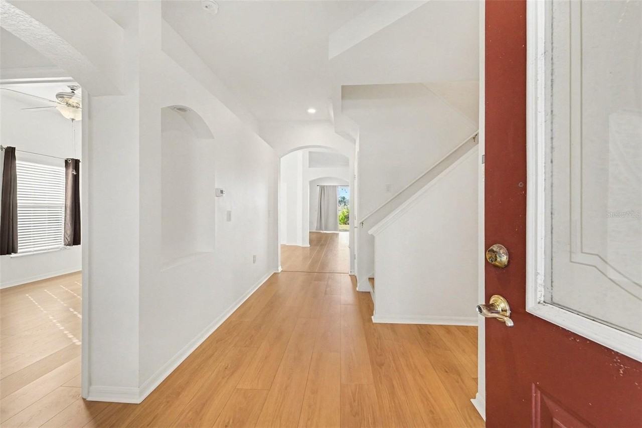 18048 Arbor Crest Dr - Photo 3 of 50