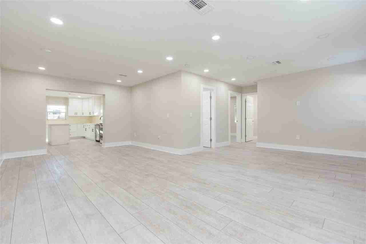 4203 W Oklahoma Ave - Photo 3 of 24