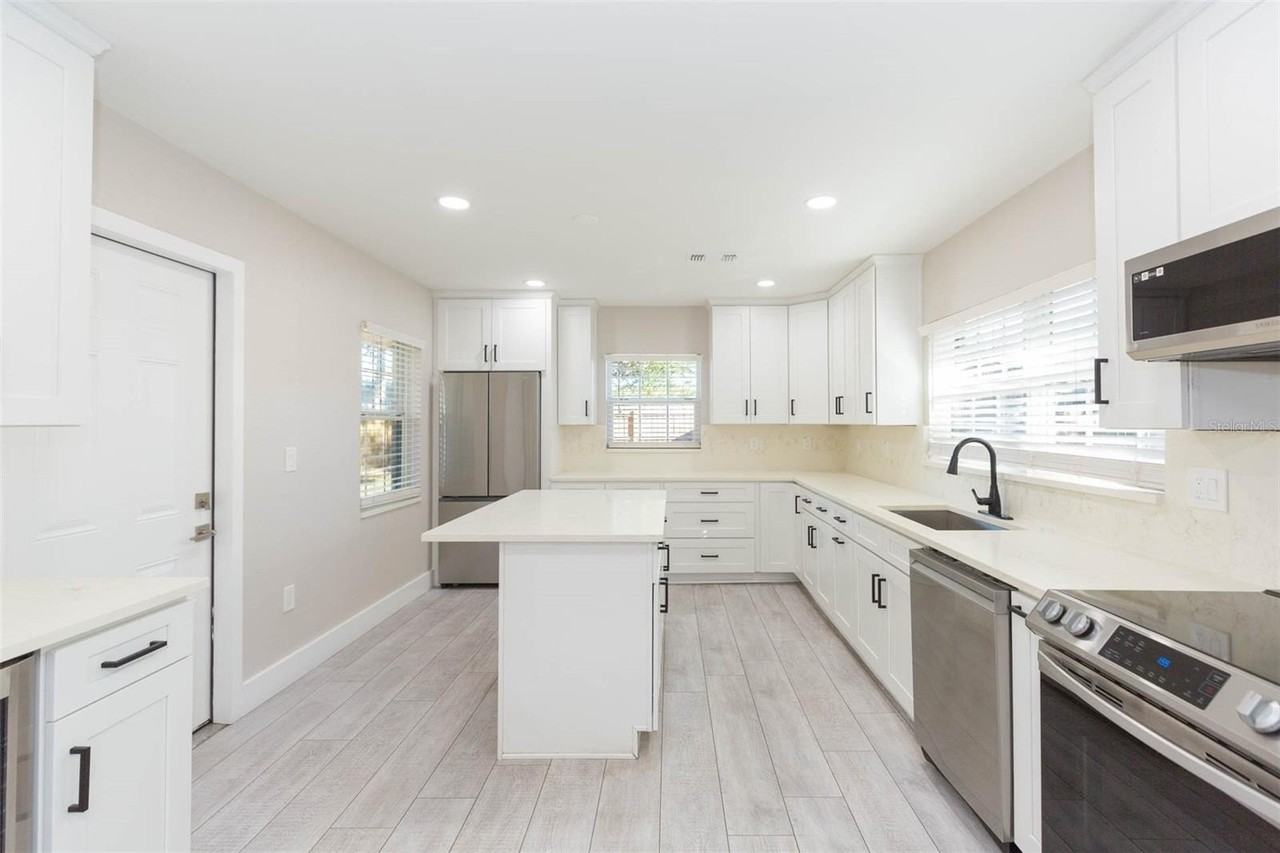 4203 W Oklahoma Ave - Photo 4 of 24