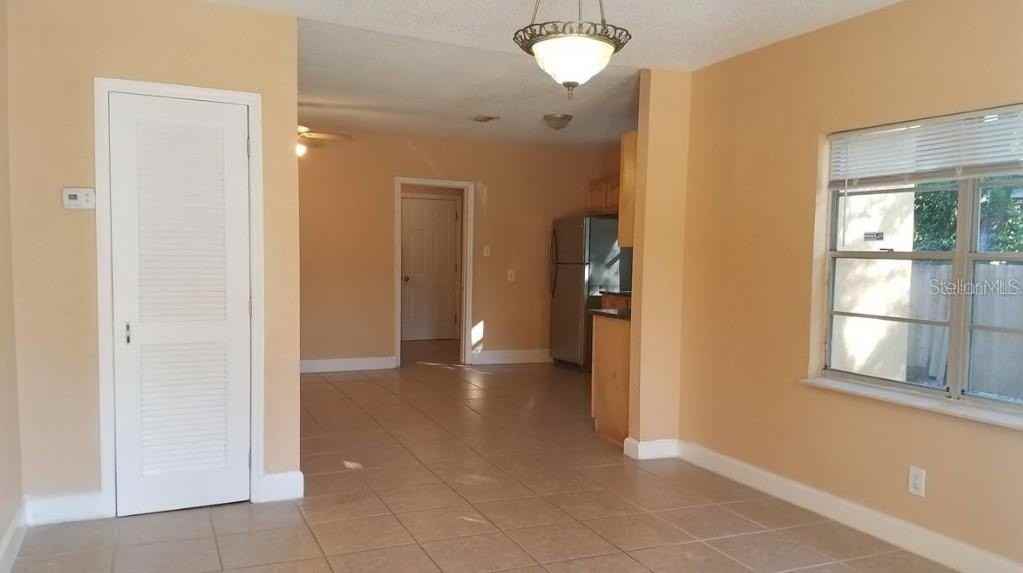 2921 W Walnut St - Photo 3 of 12