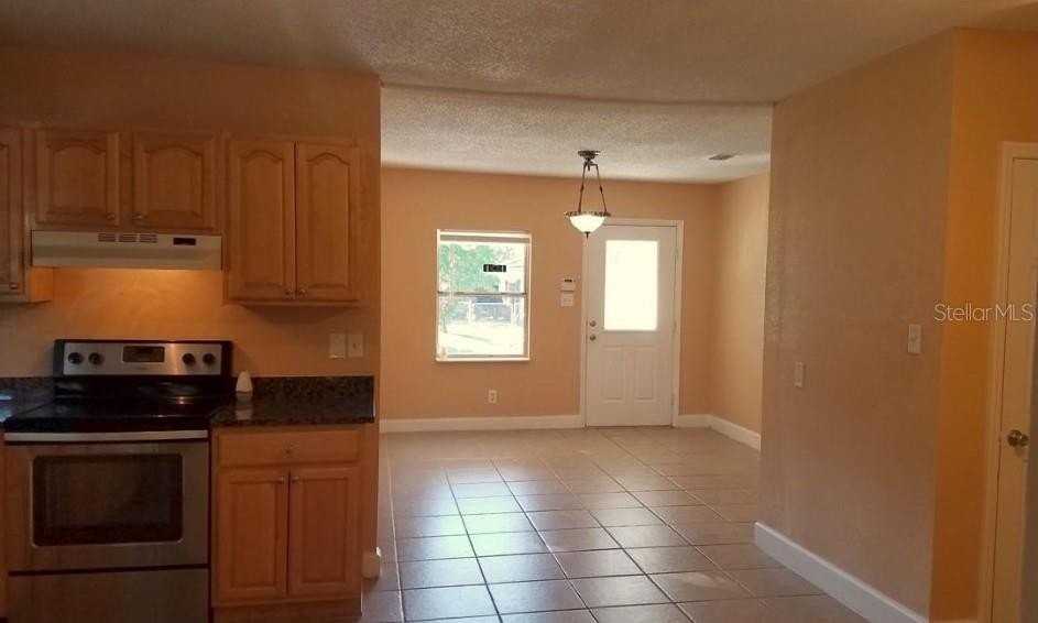 2921 W Walnut St - Photo 4 of 12