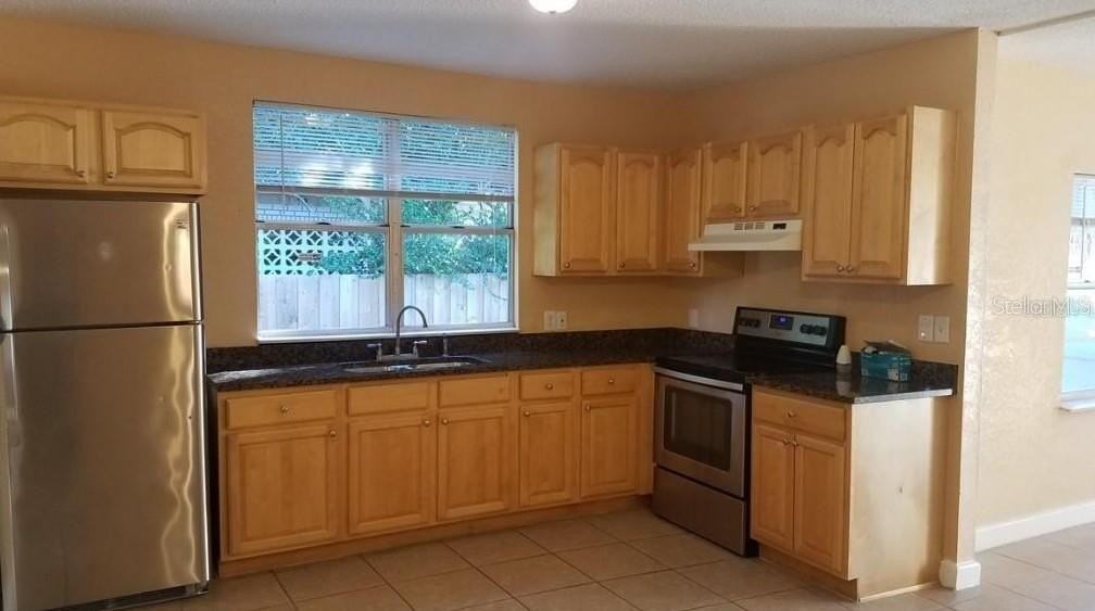 2921 W Walnut St - Photo 5 of 12