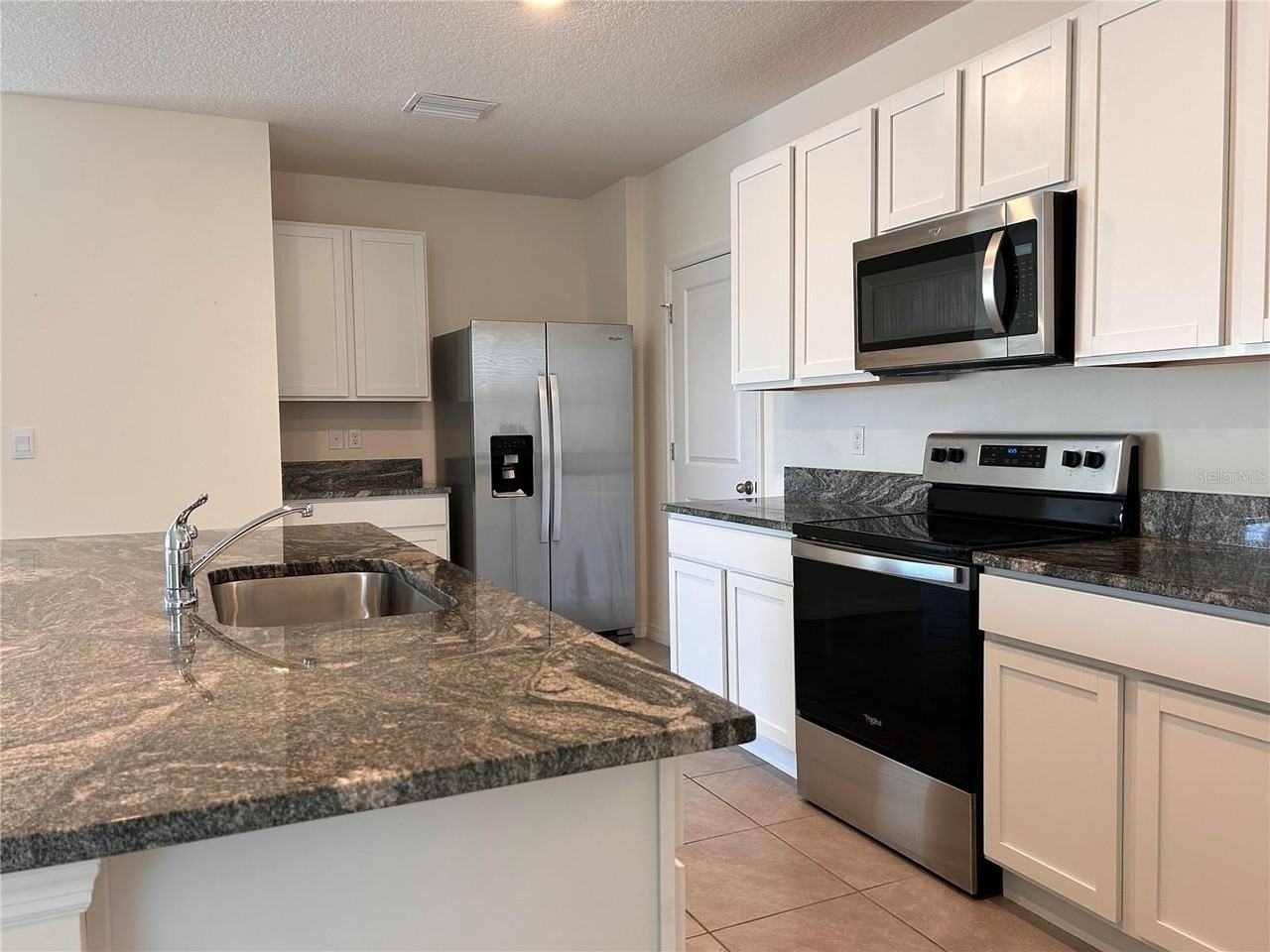 8309 Hardy Bay Loop - Photo 4 of 27