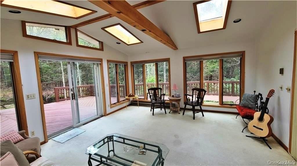 52 Medallion Rd - Photo 4 of 32