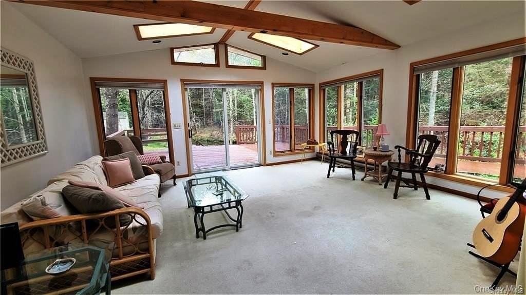 52 Medallion Rd - Photo 5 of 32