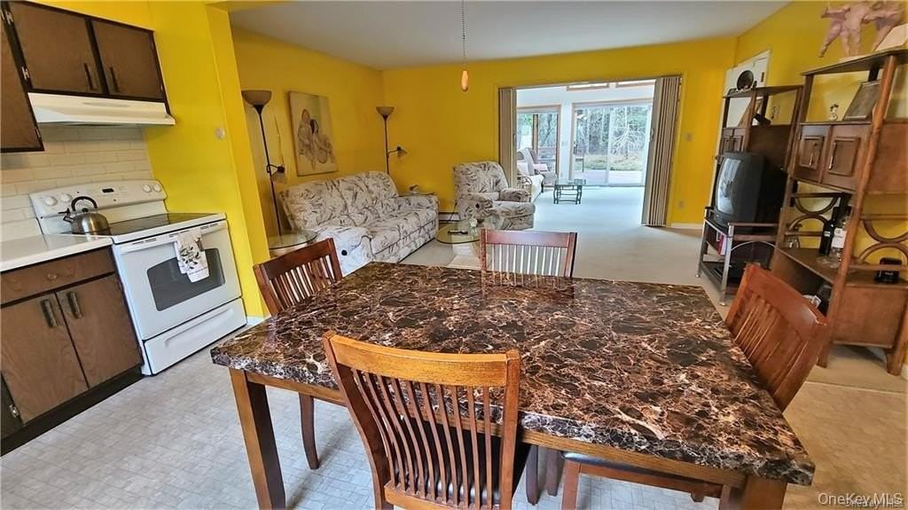 52 Medallion Rd - Photo 7 of 32