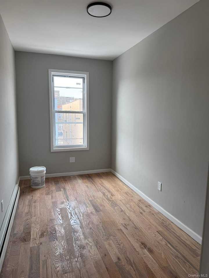 1335 Croes Ave 2nd Fl #2ndFL - Photo 4 of 5