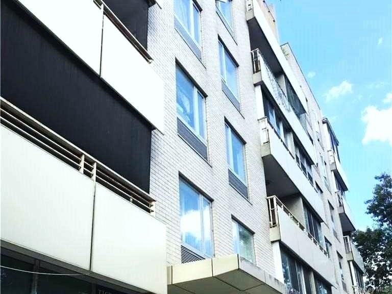 13203 Sanford Ave Apt 7e #7E - Photo 2 of 16